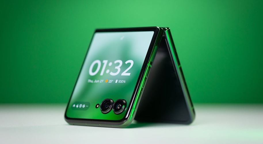 Motorola Razr Plus 2024 Android 15 Update